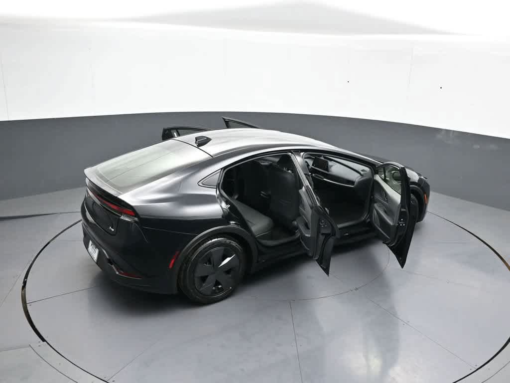Certified 2025 Toyota Prius LE FWD image 45