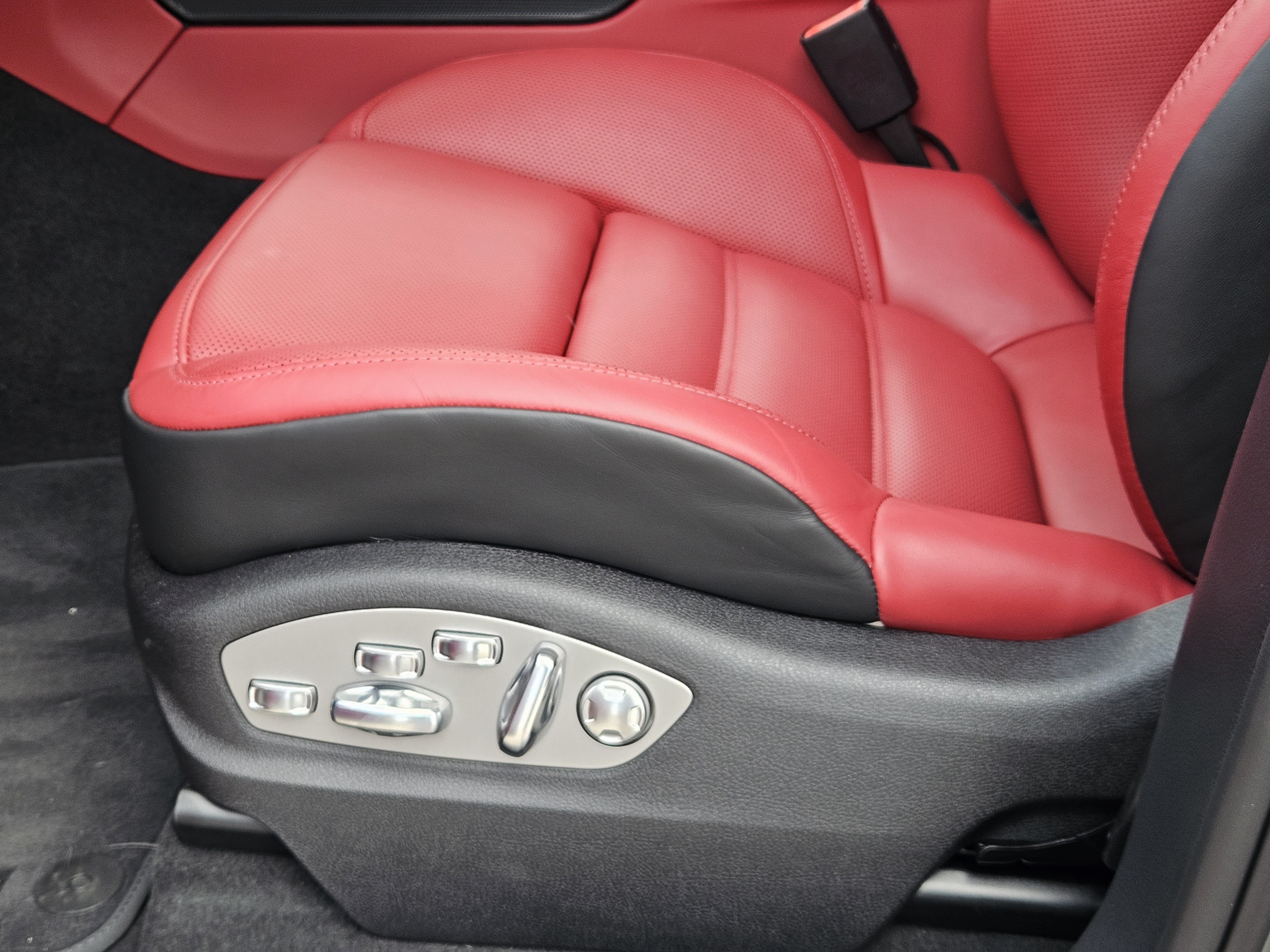 Certified 2026 Porsche Macan GTS AWD/4WD image 23