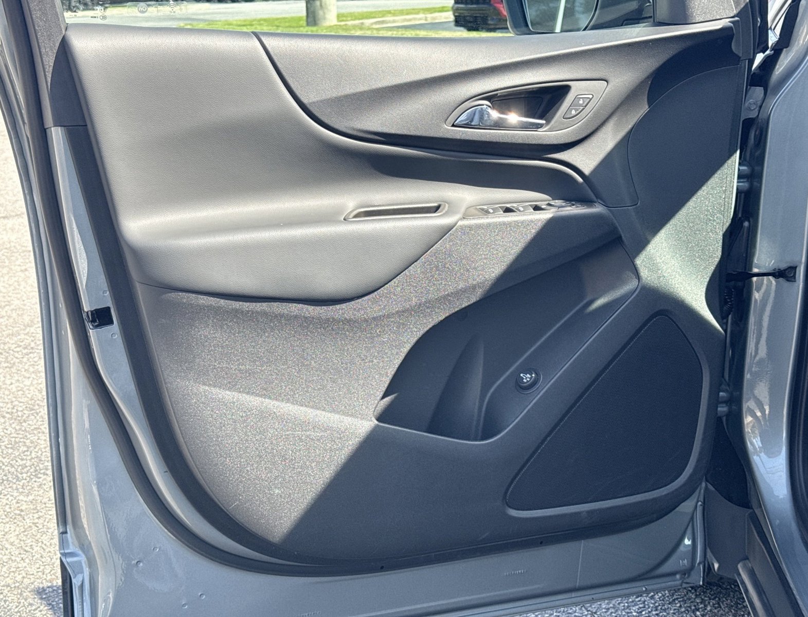 Used 2024 Chevrolet Equinox LT w/ LPO, Floor Liner Package FWD image 19