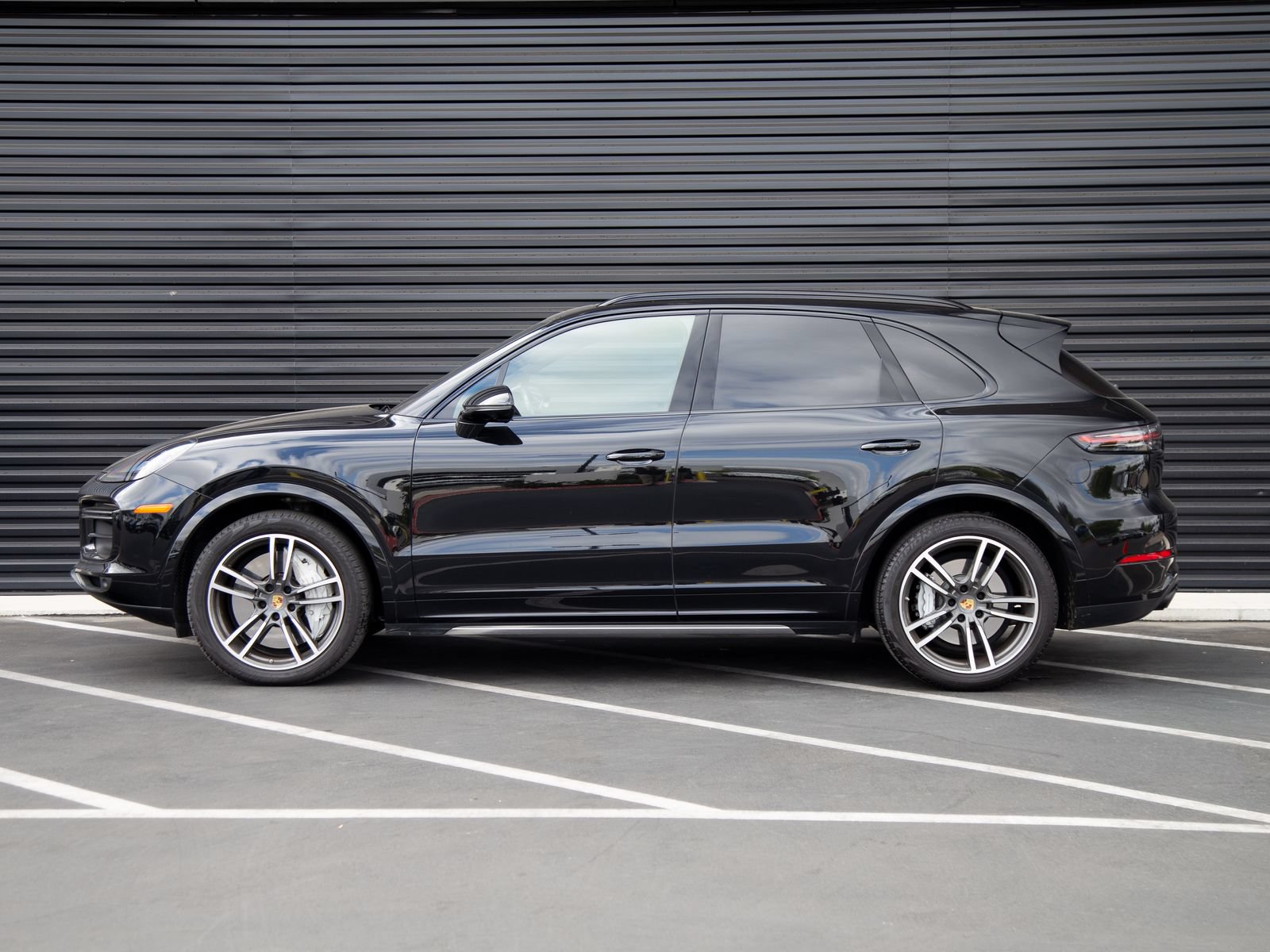 Certified 2023 Porsche Cayenne Turbo AWD/4WD image 2