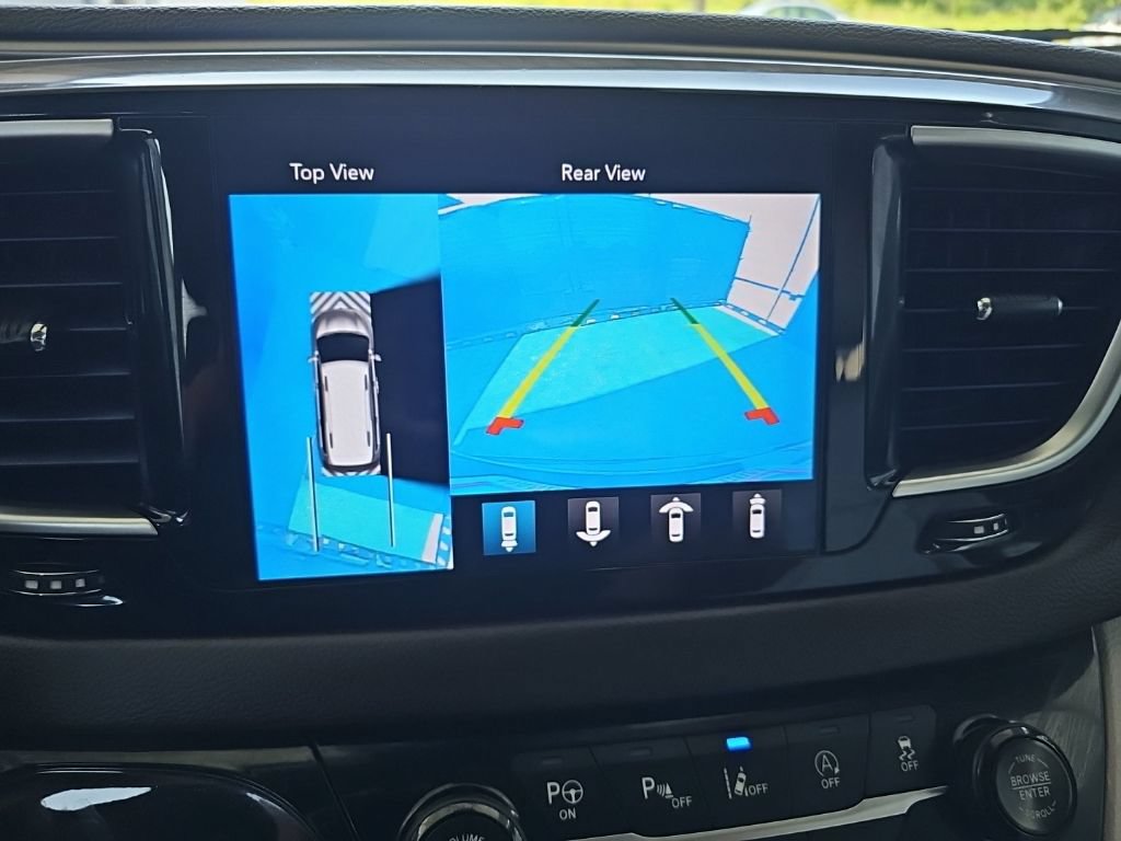 Used 2018 Chrysler Pacifica Touring-L Plus w/ Advanced Safetytec Group FWD image 24