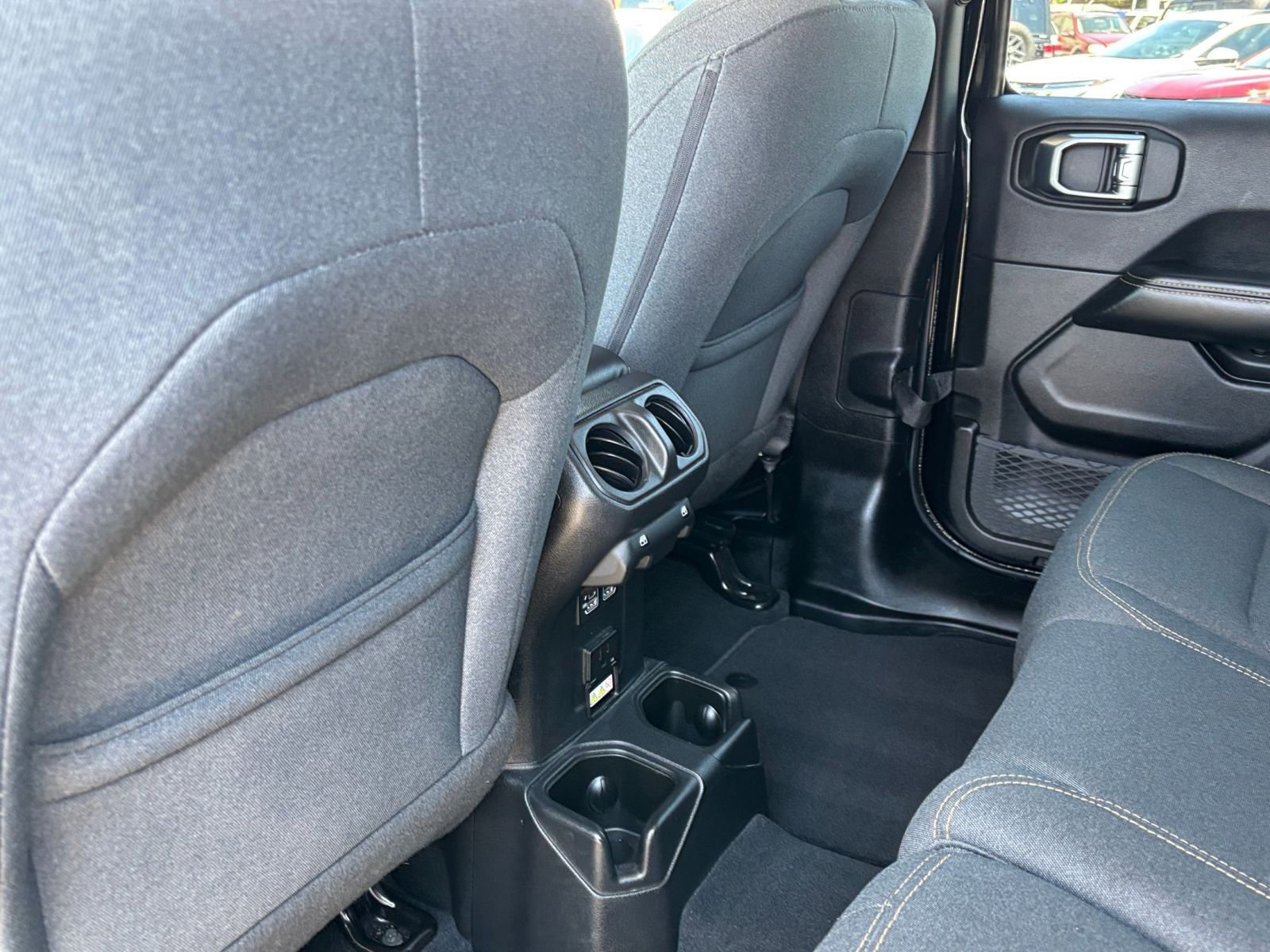 Used 2025 Jeep Wrangler Unlimited Sahara AWD/4WD image 22