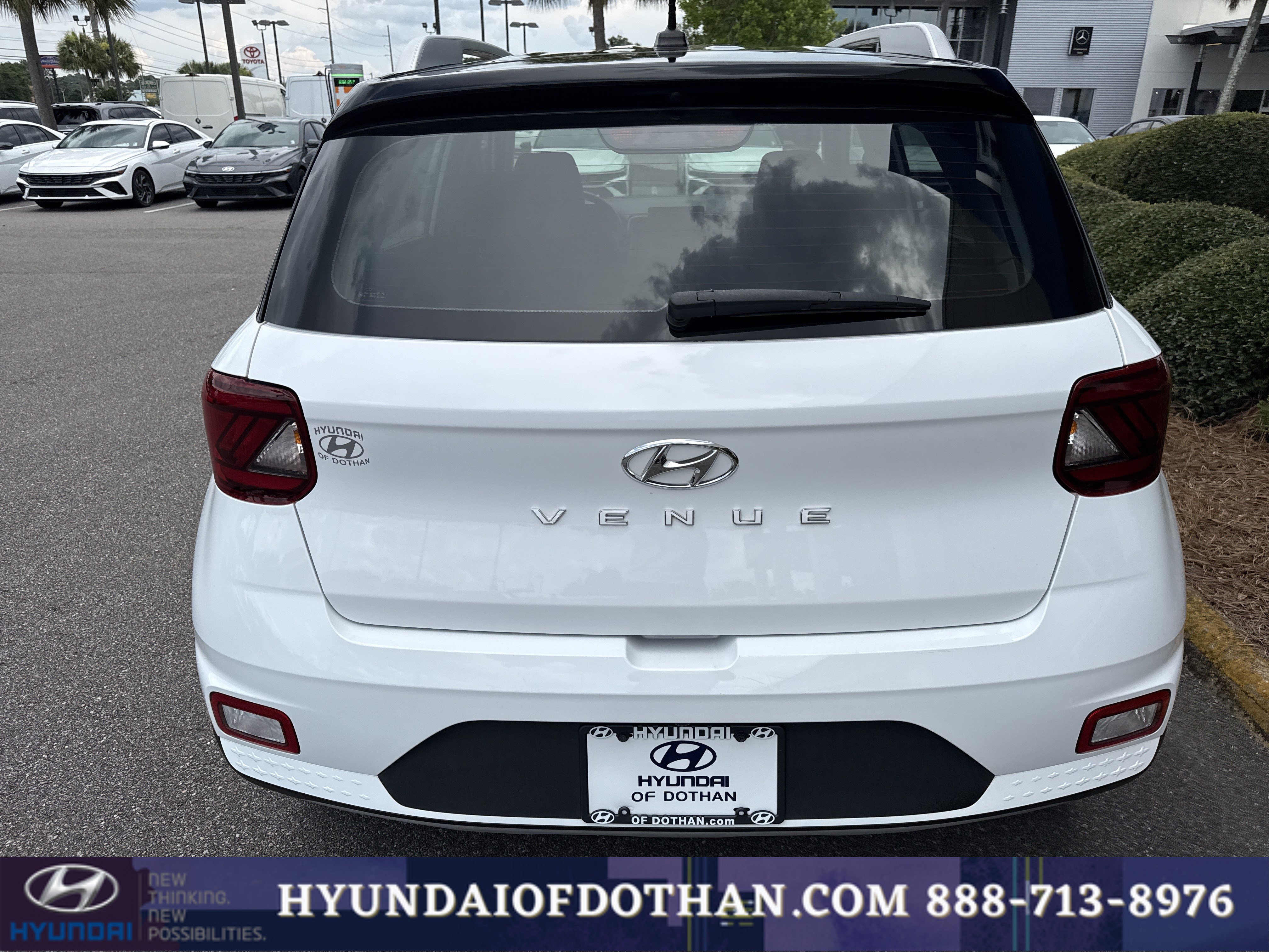 Certified 2023 Hyundai Venue Limited FWD image 3