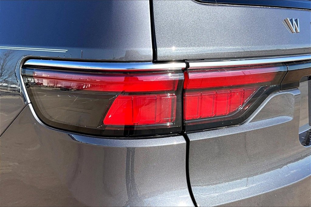 Used 2023 Jeep Wagoneer Series III w/ Premium Group I image 32