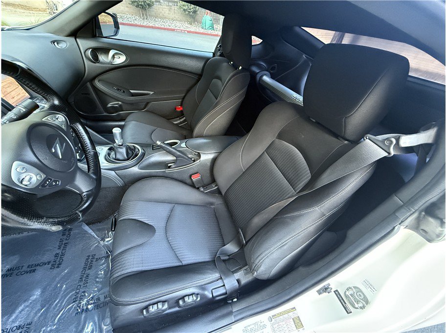 Used 2016 Nissan 370Z Coupe RWD image 9
