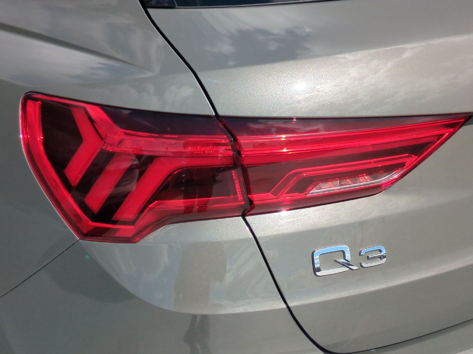 Used 2024 Audi Q3 2.0T Premium AWD/4WD image 18