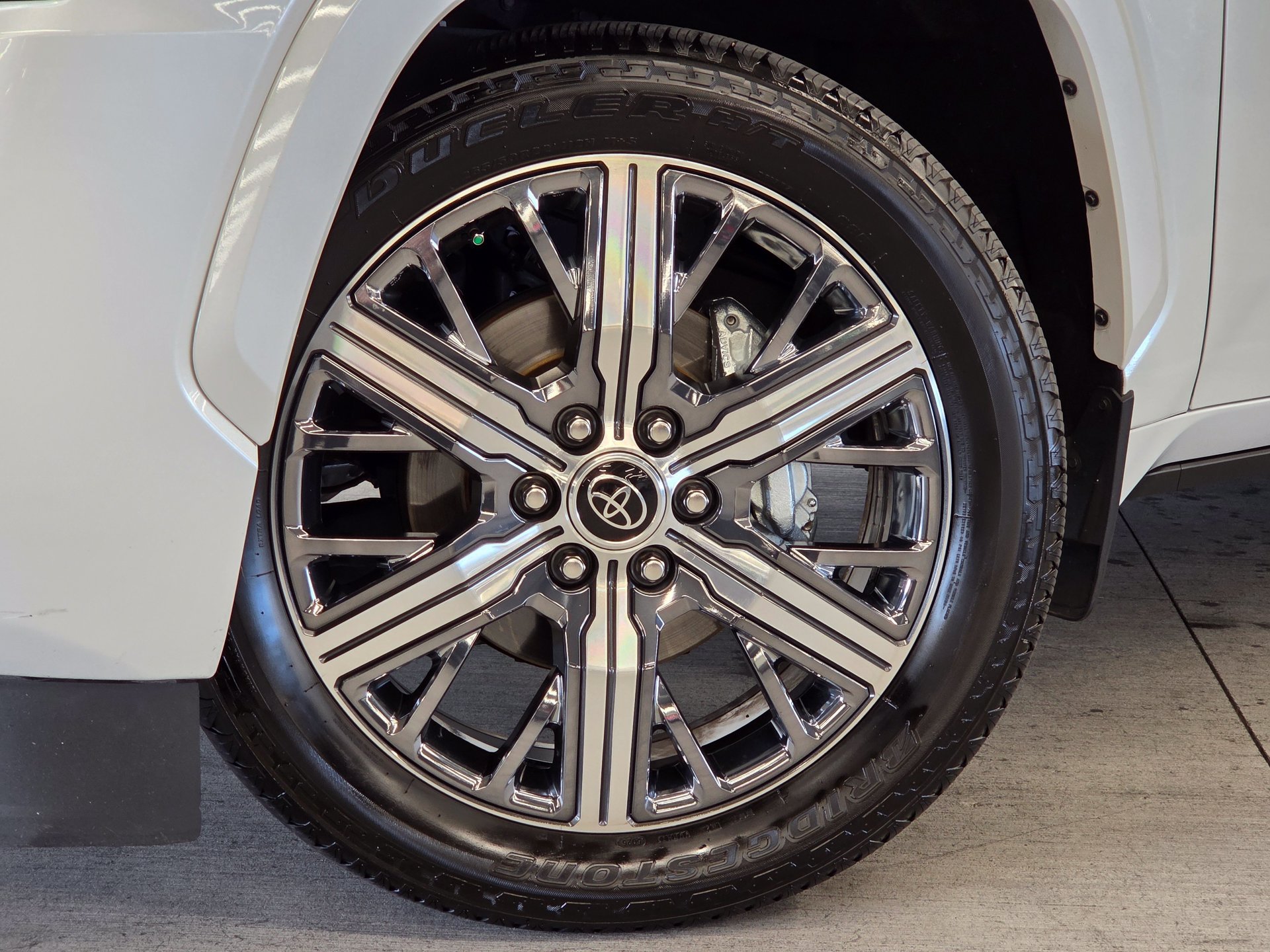 Used 2024 Toyota Sequoia Capstone AWD/4WD image 26