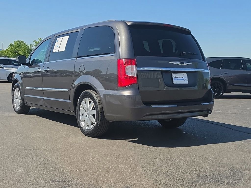 Used 2016 Chrysler Town & Country Touring w/ Driver Convenience Group FWD image 5