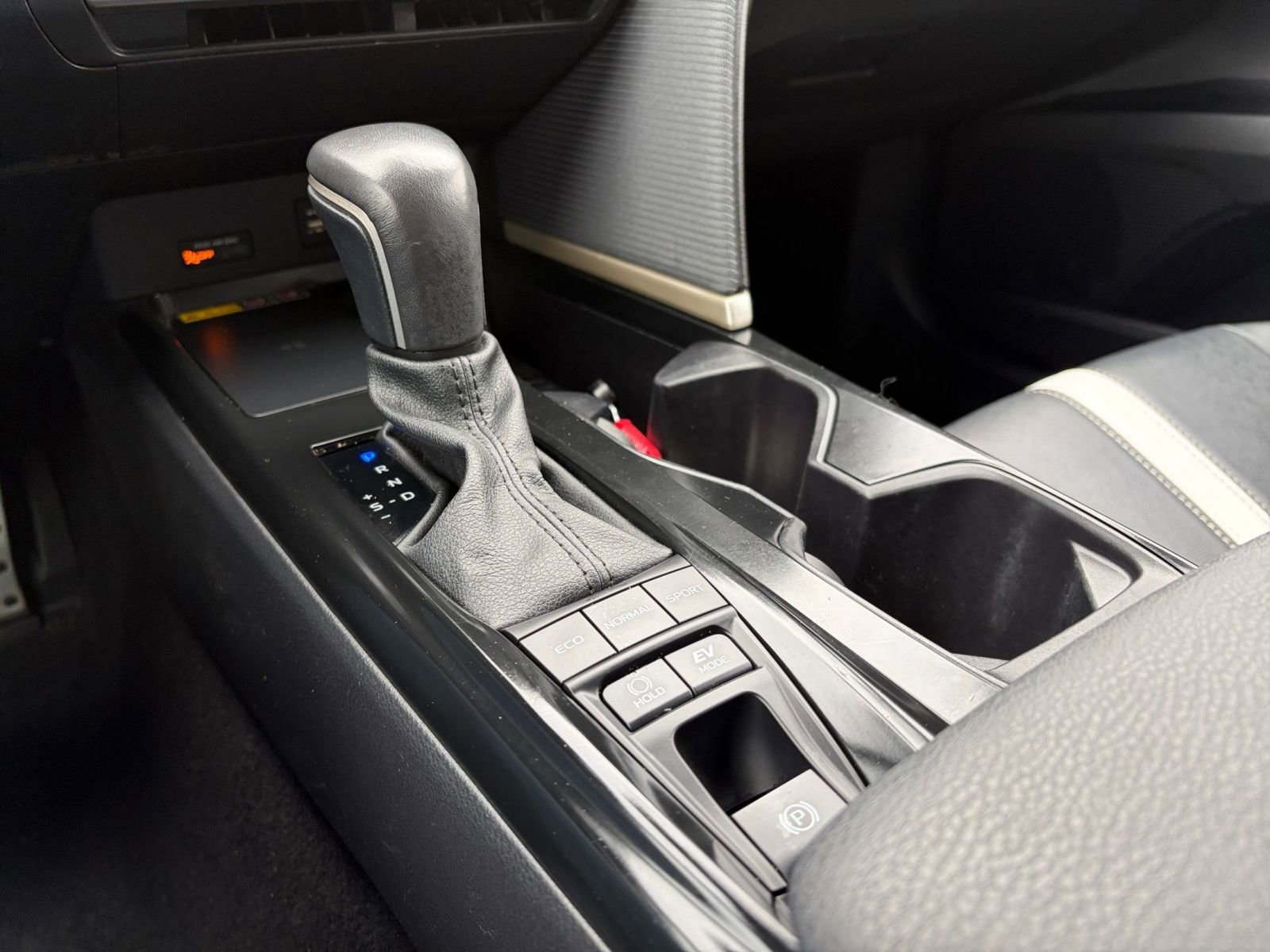 Used 2025 Toyota Camry SE FWD image 41