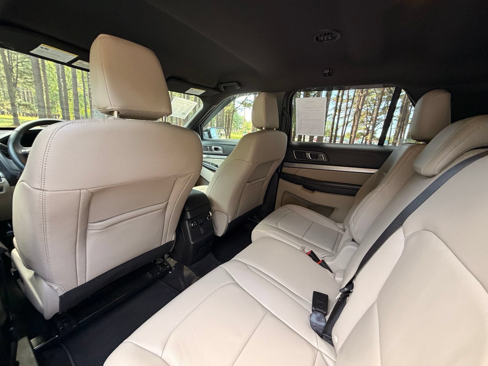 Used 2018 Ford Explorer XLT w/ Equipment Group 202A FWD image 15