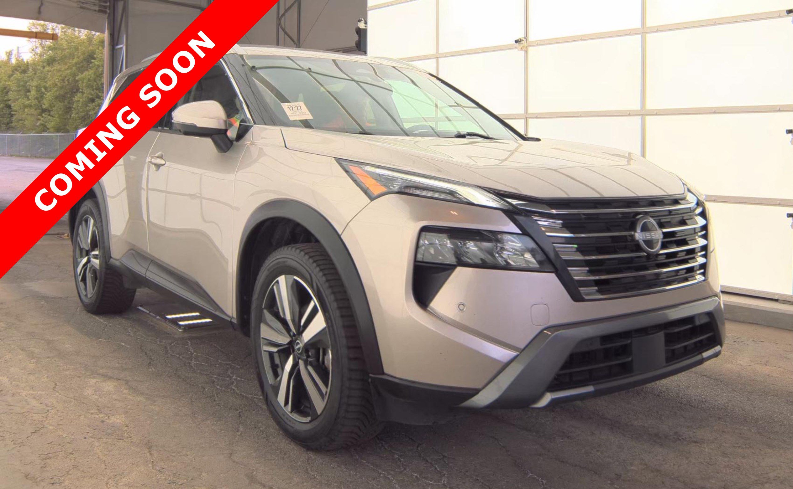Used 2024 Nissan Rogue SL AWD/4WD image 3