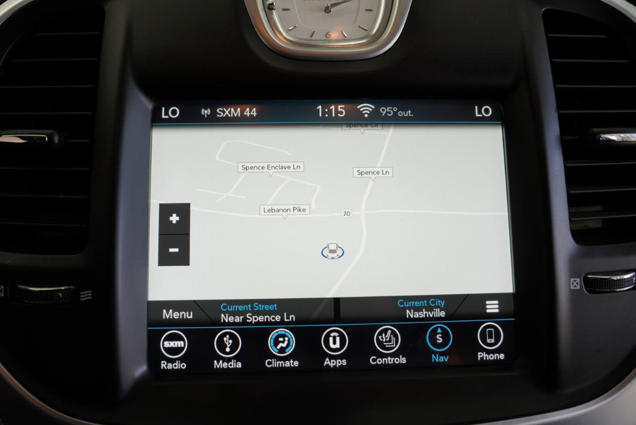 Used 2018 Chrysler 300 Touring L RWD image 17
