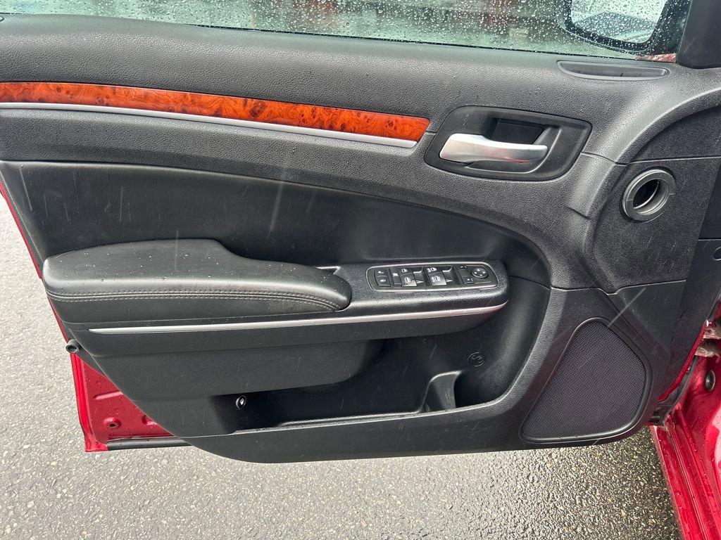 Used 2014 Chrysler 300 image 16