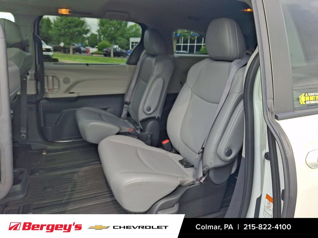 Used 2023 Toyota Sienna XLE AWD/4WD image 12