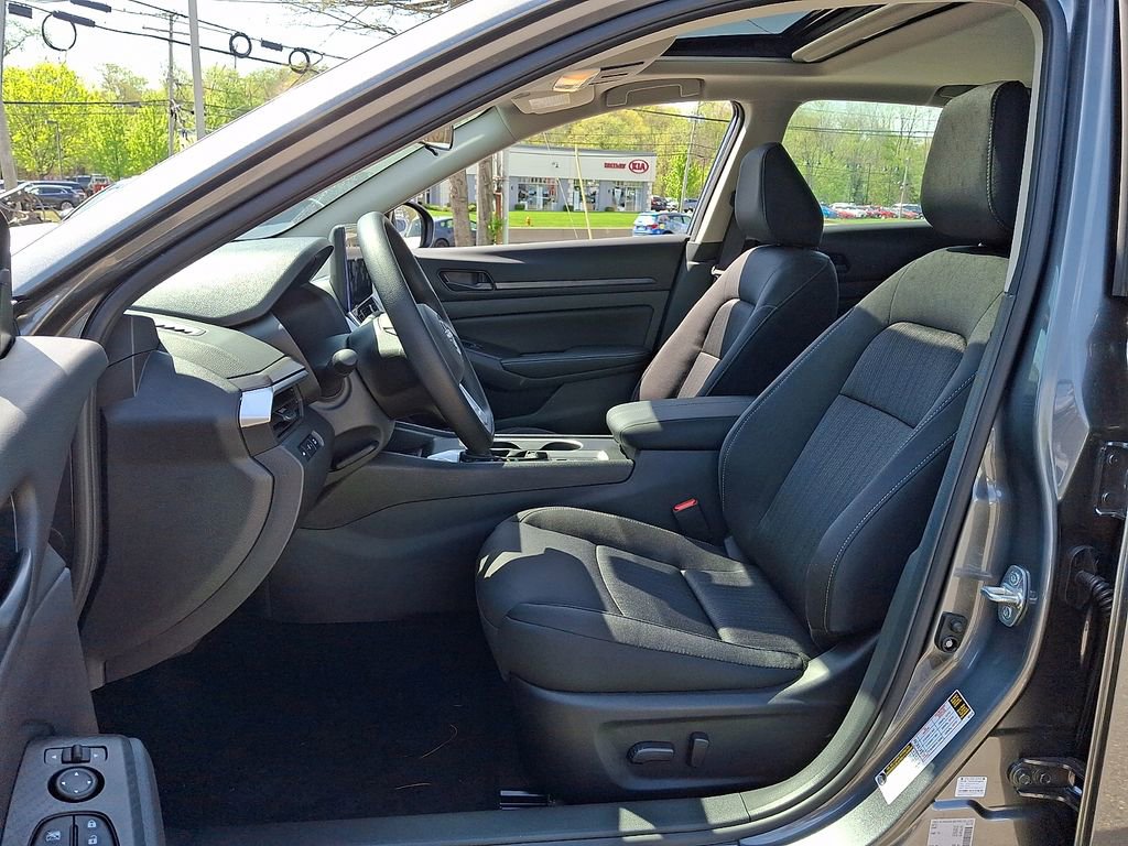 New 2026 Nissan Altima 2.5 SV w/ SV Special Edition Package AWD/4WD image 7