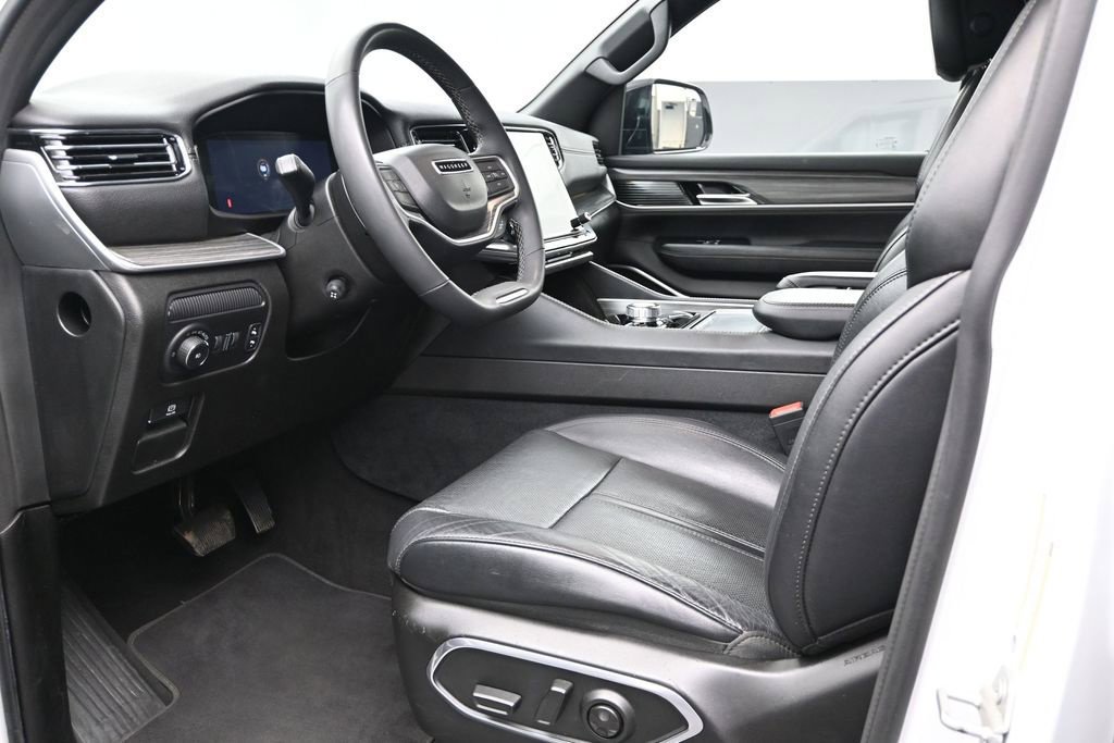 Used 2024 Jeep Wagoneer Series II AWD/4WD image 15