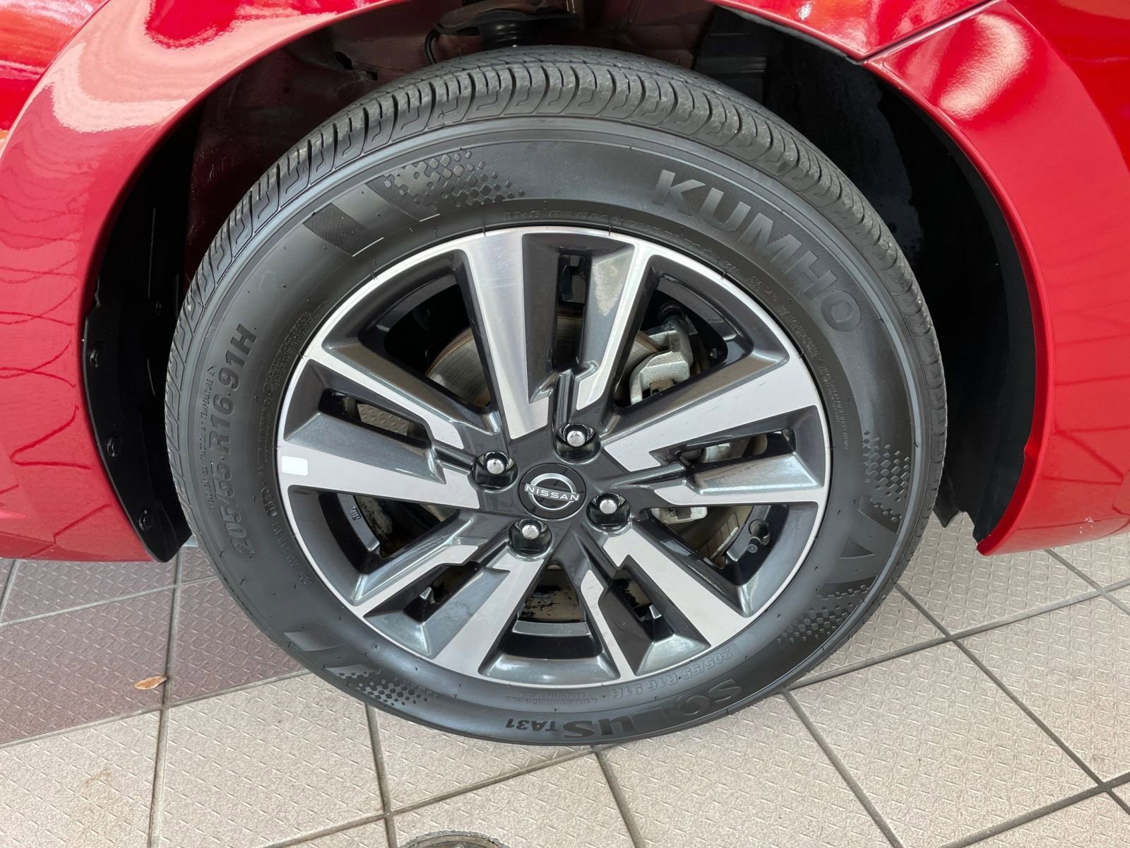 Used 2025 Nissan Versa SV image 28