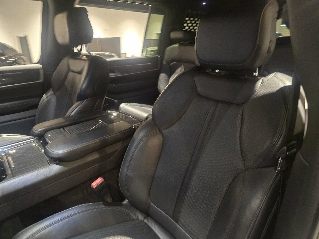 Used 2022 Jeep Wagoneer Series III w/ Flexible Seating Group AWD/4WD image 12