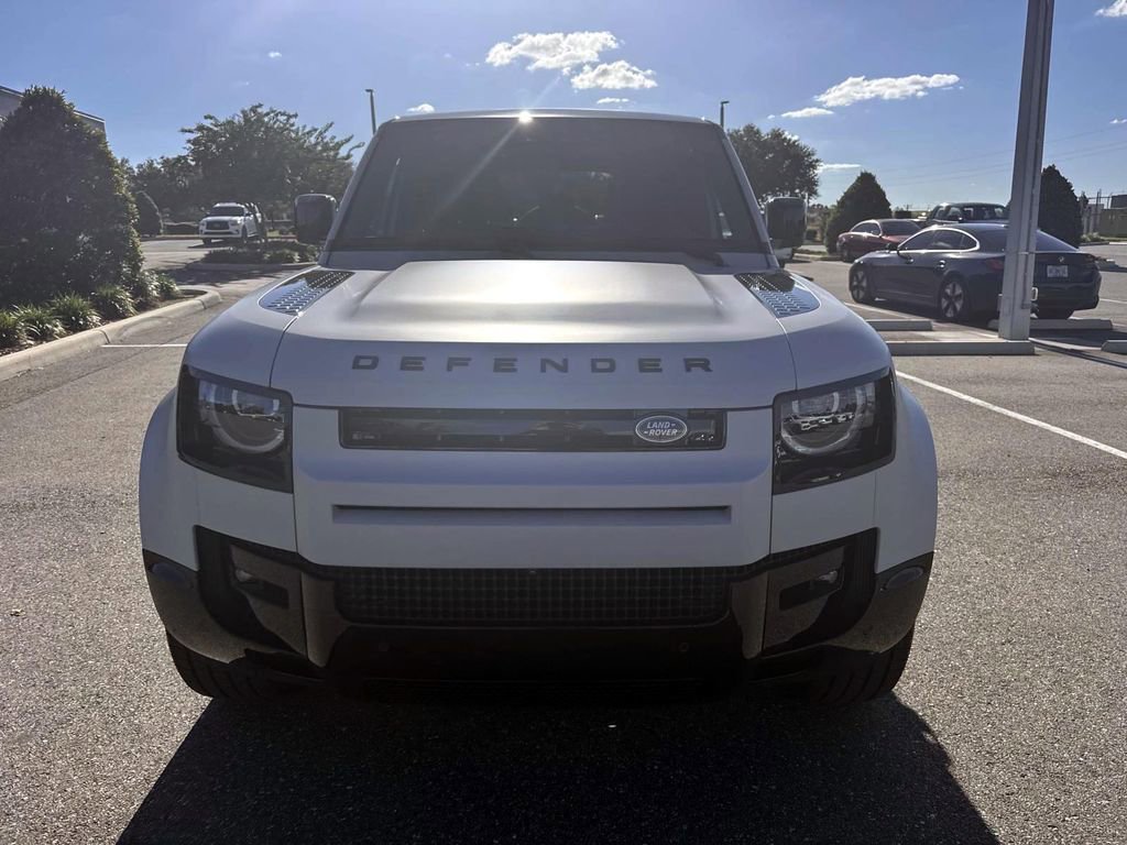 New 2026 Land Rover Defender 110 X-Dynamic SE image 10