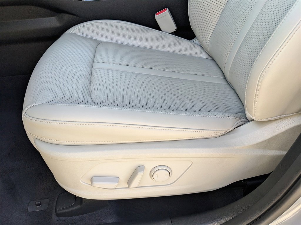 Certified 2025 Kia Sorento SX image 23