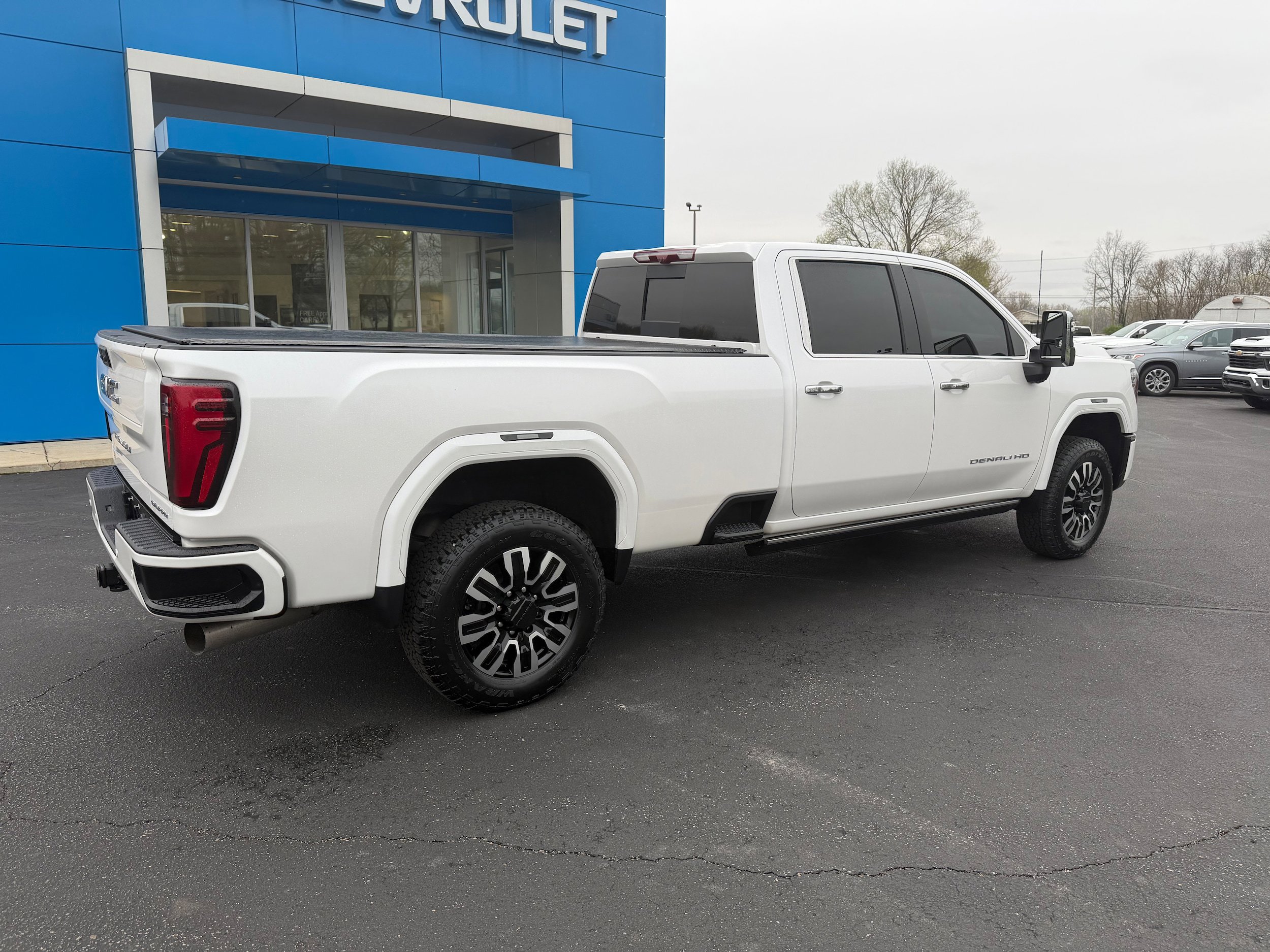 Used 2025 GMC Sierra 3500 Denali Ultimate AWD/4WD image 2
