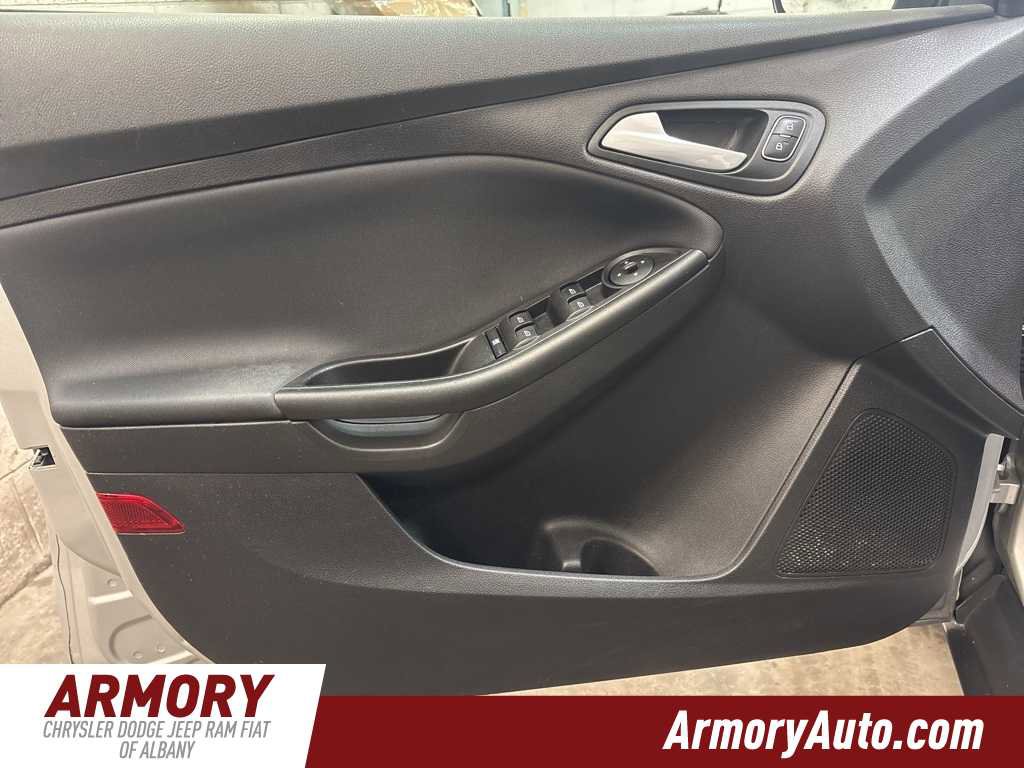 Used 2017 Ford Focus SE w/ Cold Weather Package image 7