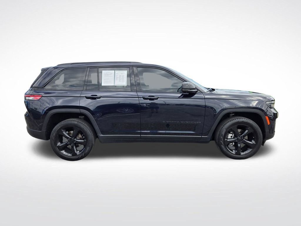 Used 2024 Jeep Grand Cherokee Limited w/ Luxury Tech Group II AWD/4WD image 2