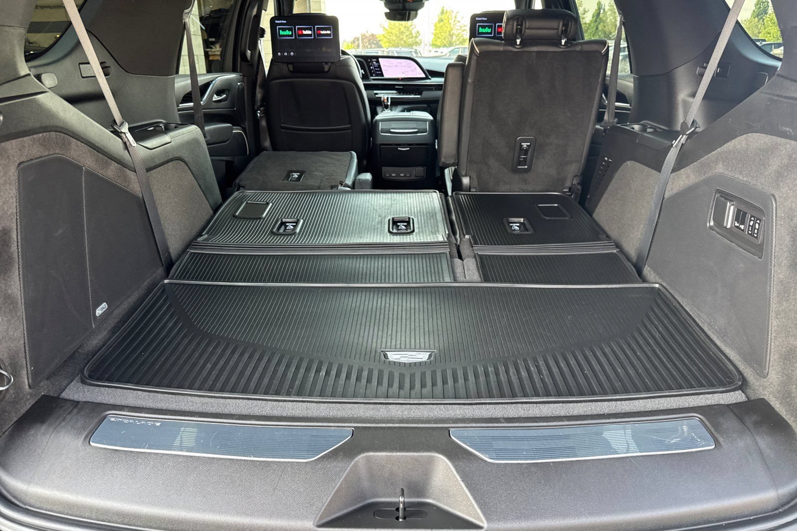 Used 2024 Cadillac Escalade Sport w/ LPO, ONYX Package AWD/4WD image 20