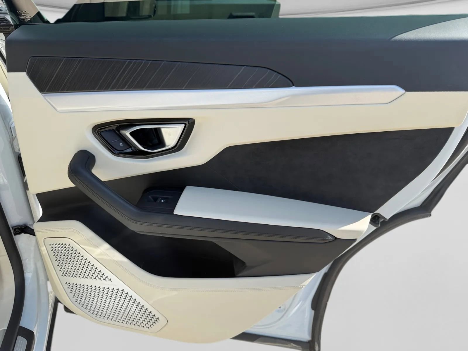 Used 2019 Lamborghini Urus image 23