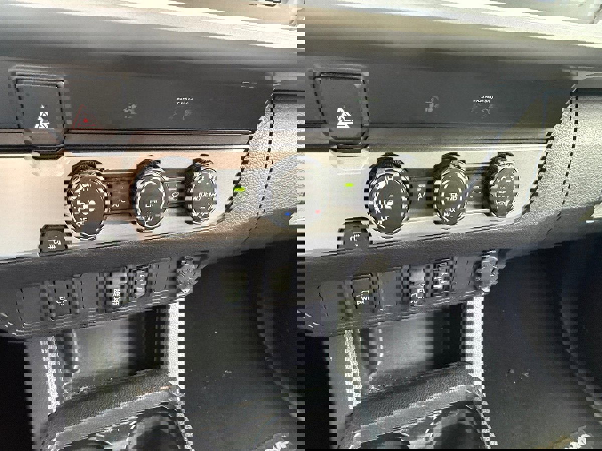 Used 2019 Toyota Tacoma SR5 RWD image 30