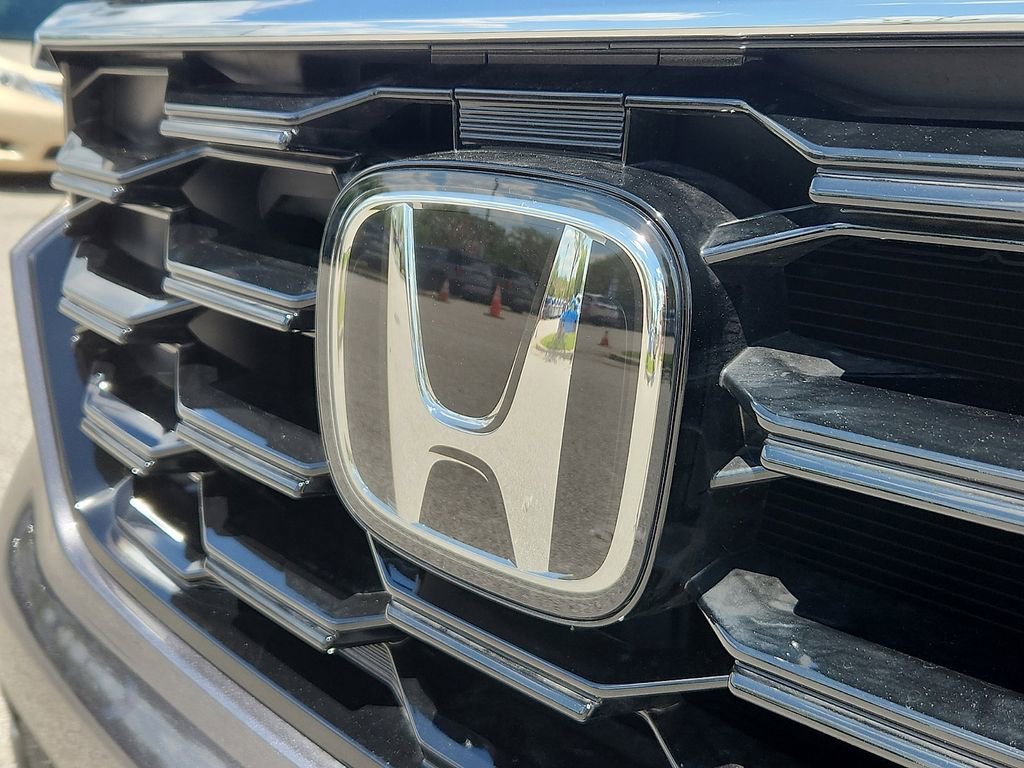 Certified 2025 Honda Pilot Touring image 4