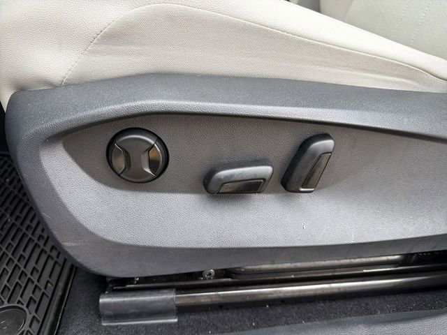 Used 2022 Volkswagen Tiguan SE image 14