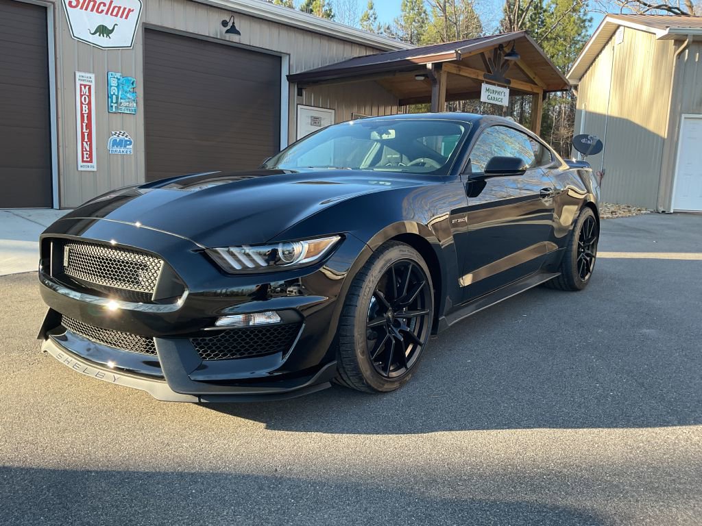 Used 2016 Ford Mustang Shelby GT350 w/ Track Package image 3
