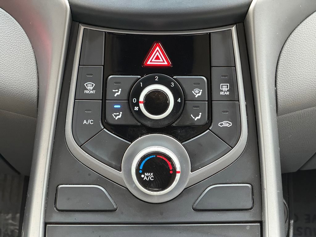 Used 2014 Hyundai Elantra SE FWD image 23