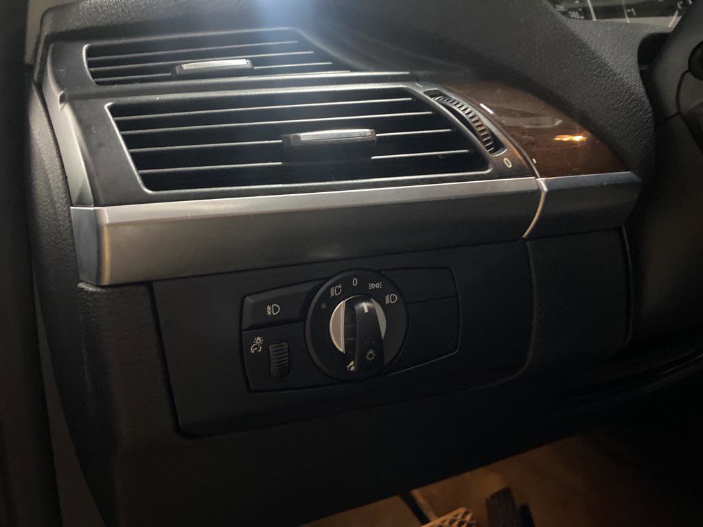 Used 2011 BMW X5 xDrive35d image 9