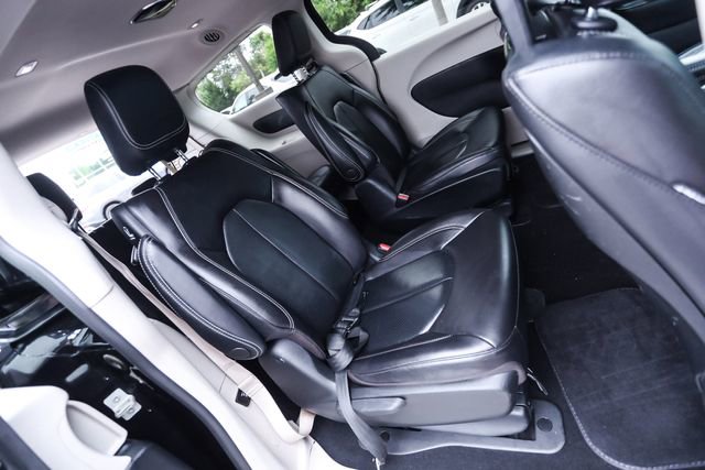 Used 2022 Chrysler Pacifica Touring-L w/ Uconnect Theater Family Group FWD image 57