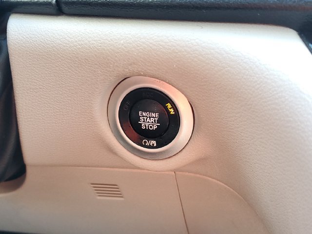 Used 2023 Chrysler Pacifica Touring-L FWD image 24