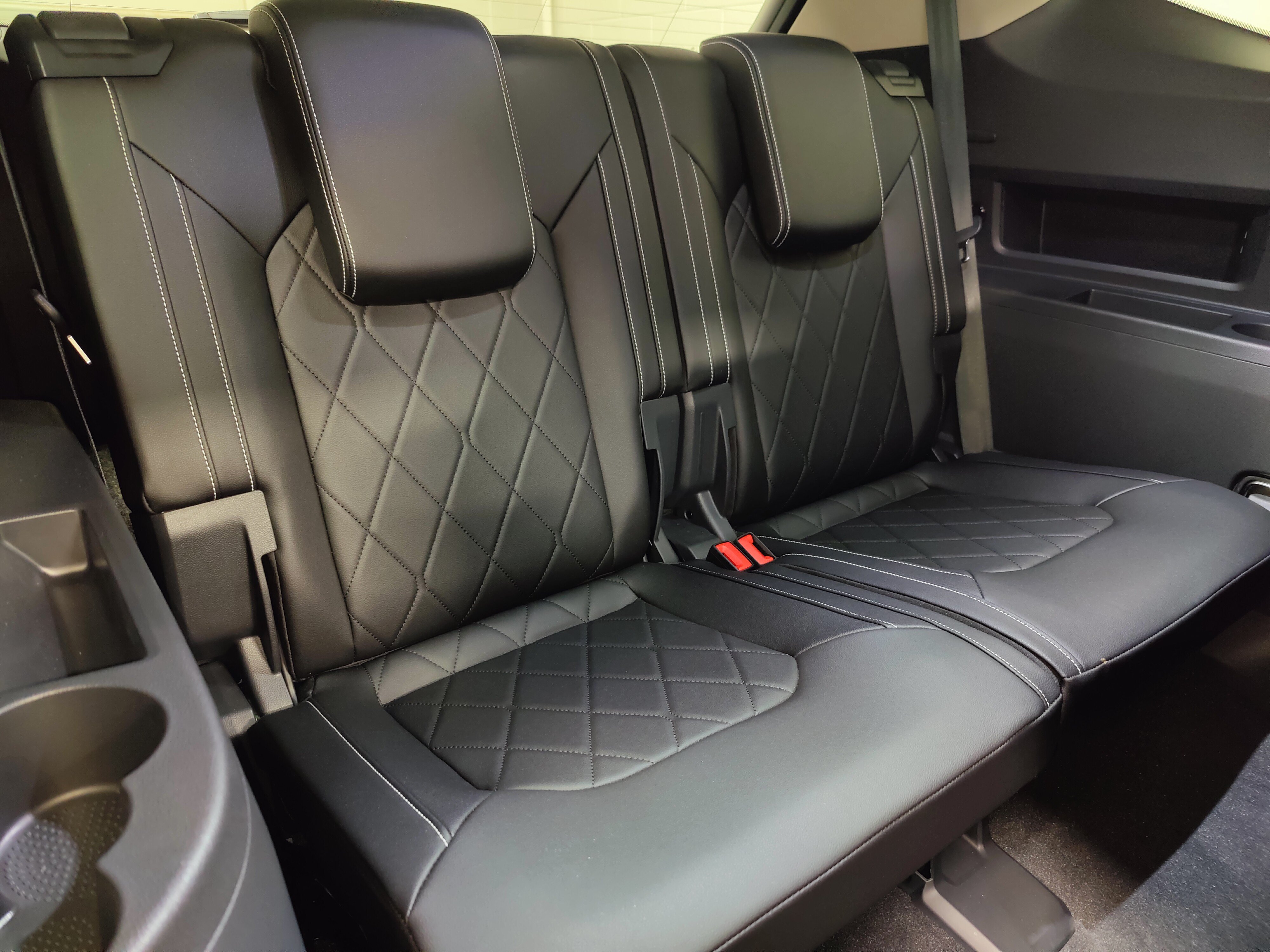Used 2025 Volkswagen Atlas SEL Premium R-Line AWD/4WD image 27