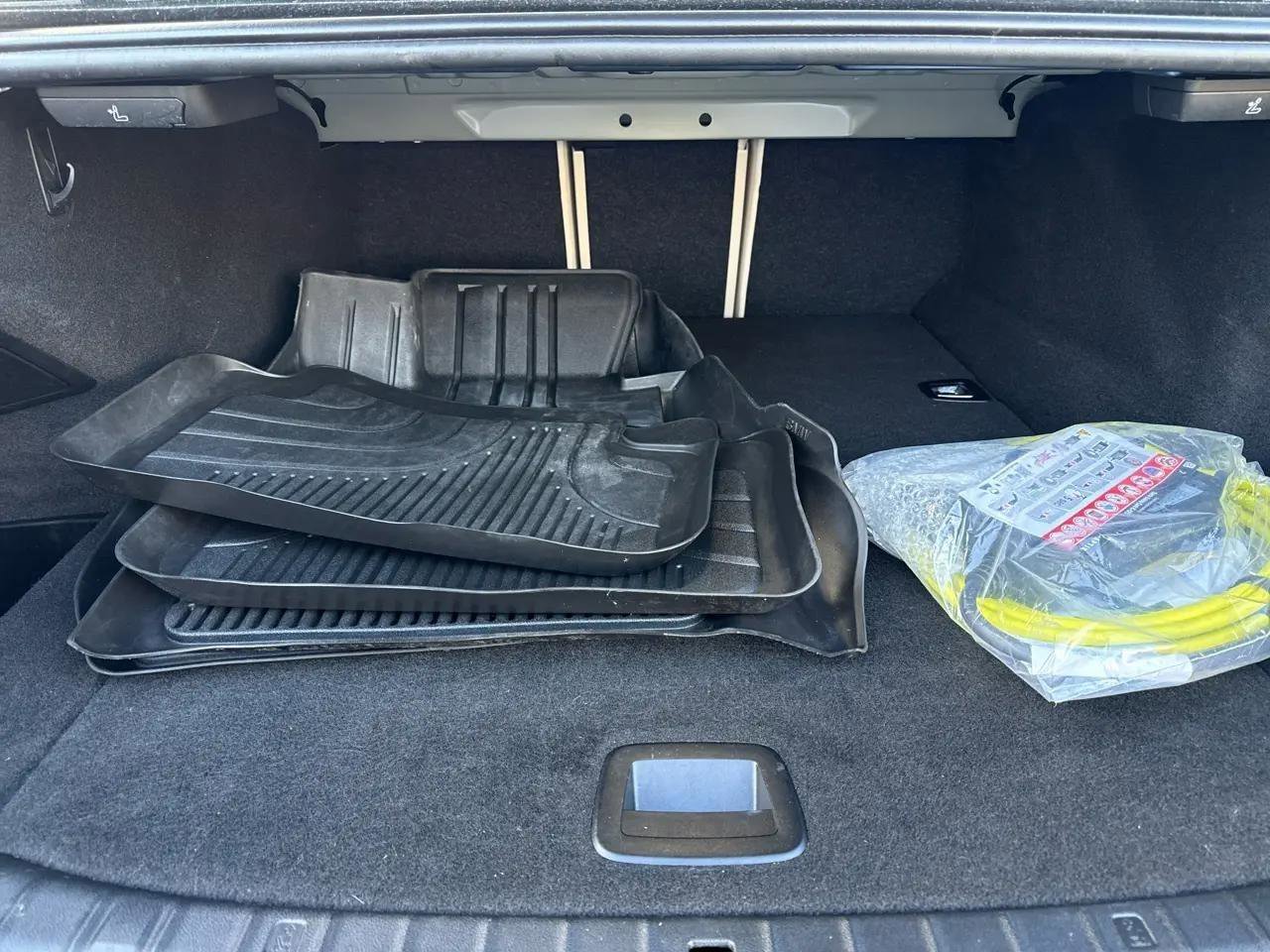 Used 2023 BMW 530e xDrive w/ Premium Package image 17