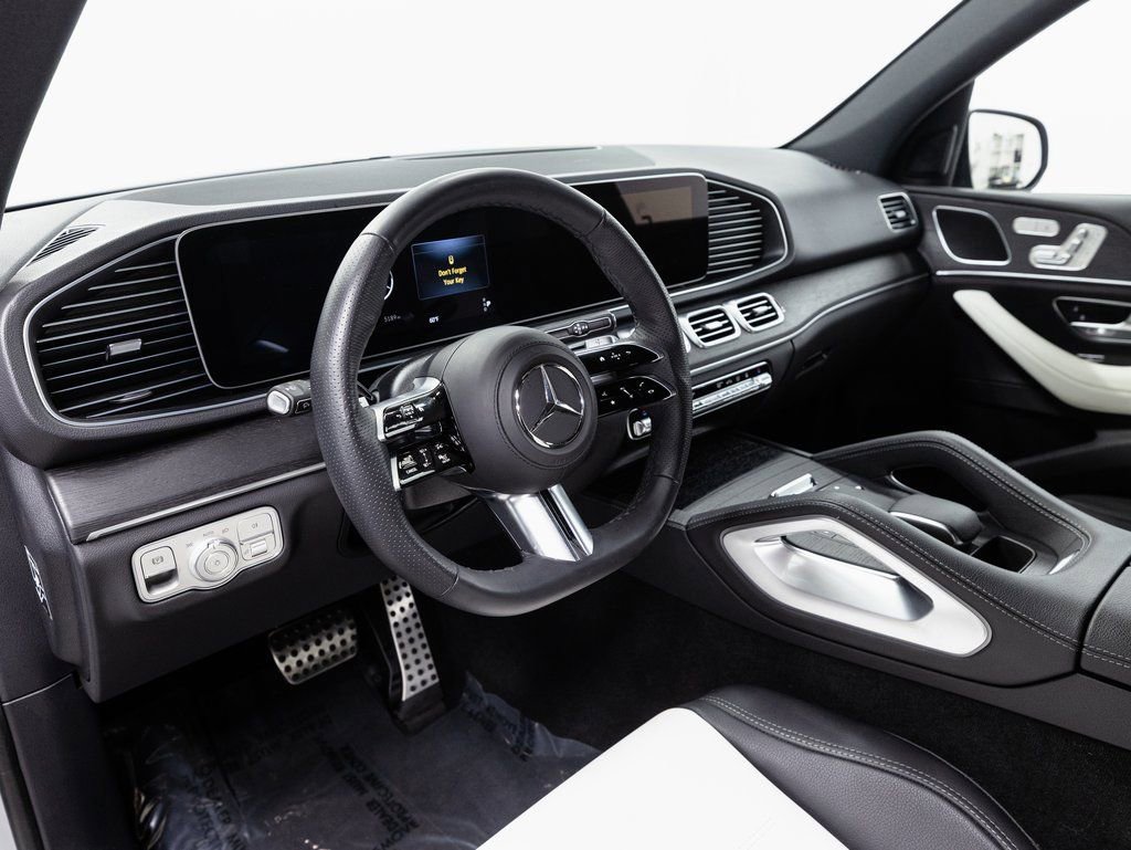 Certified 2025 Mercedes-Benz GLE 450e 4MATIC w/ AMG Line Interior image 8