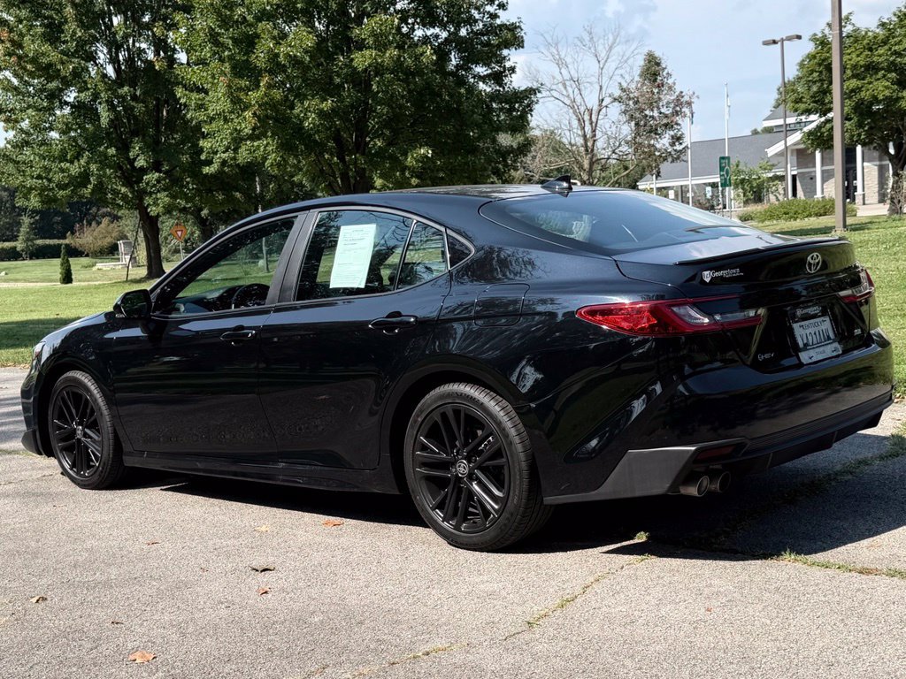 Used 2025 Toyota Camry SE FWD image 8