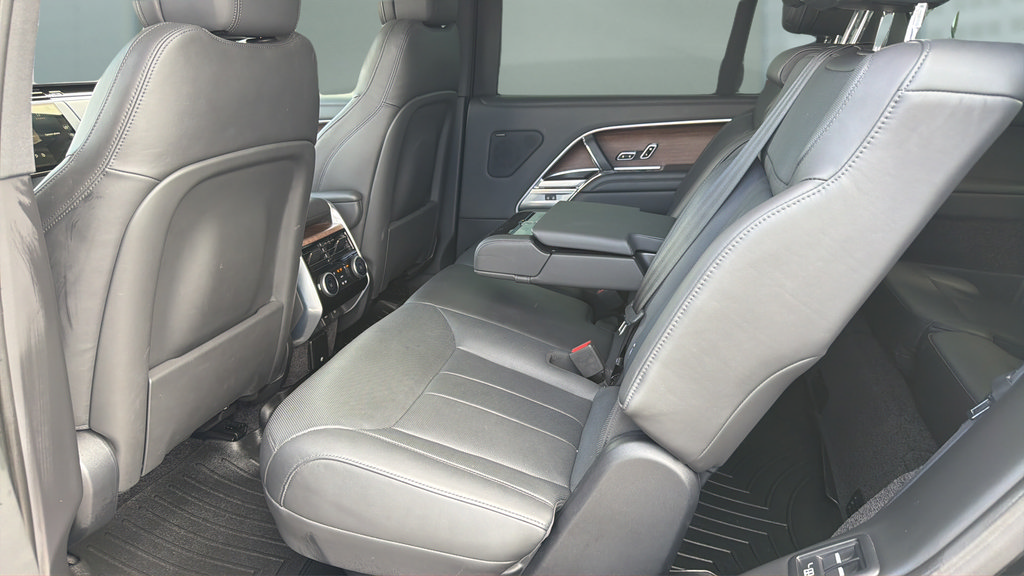 Used 2024 Land Rover Range Rover Long Wheelbase SE AWD/4WD image 18