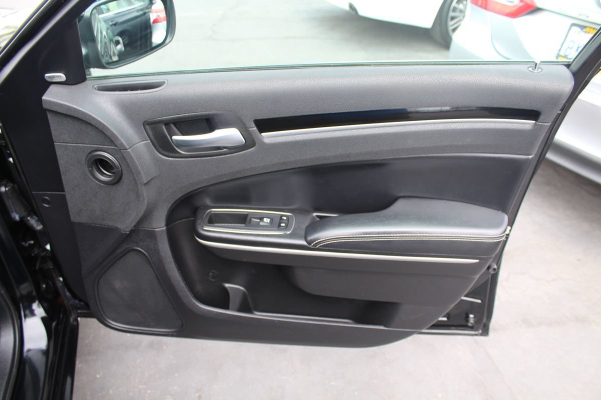 Used 2019 Chrysler 300 S AWD/4WD image 19