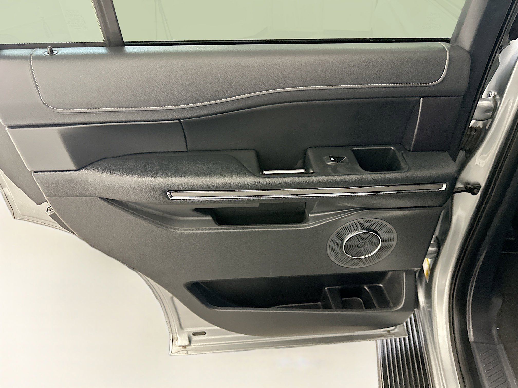 Used 2024 Ford Expedition XLT AWD/4WD image 26