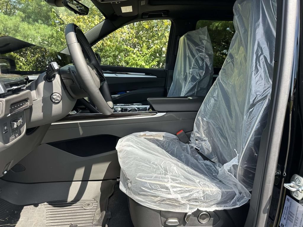 New 2026 Cadillac Escalade Luxury w/ Touring Package AWD/4WD image 8