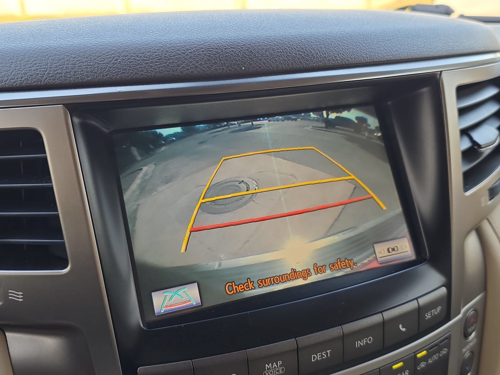 Used 2015 Lexus LX 570 4WD w/ Luxury Package image 20