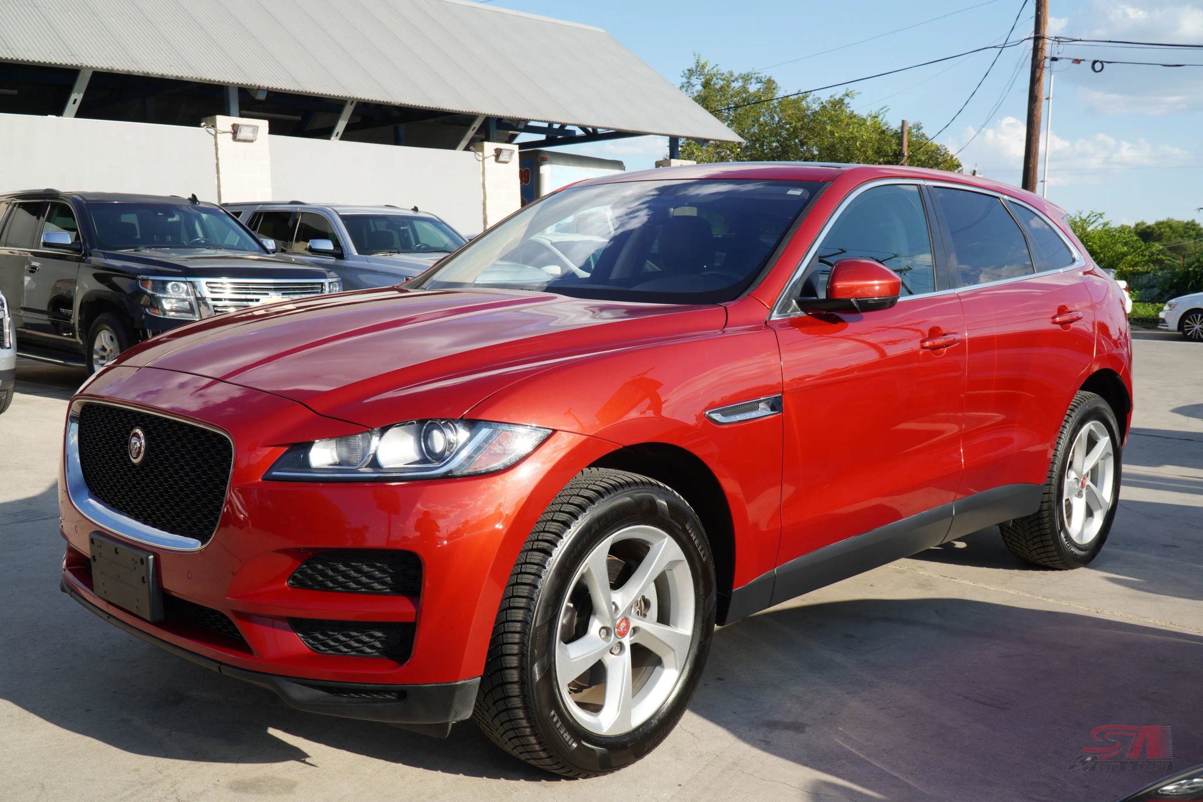Used 2019 Jaguar F-PACE Premium image 3