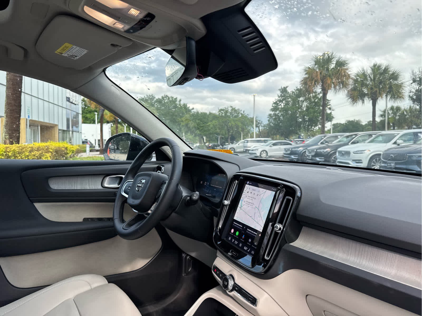 Certified 2025 Volvo XC40 B5 Plus AWD/4WD image 27