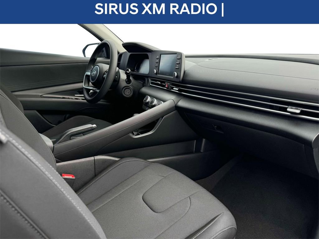 Used 2025 Hyundai Elantra SE image 17