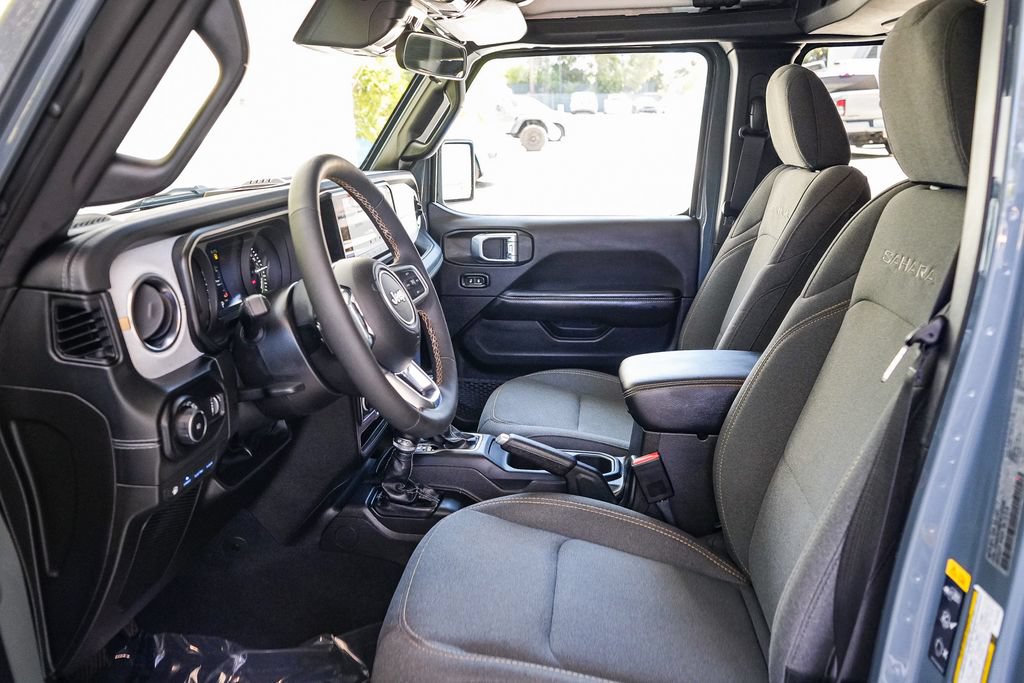 Used 2024 Jeep Wrangler Unlimited Sahara AWD/4WD image 16
